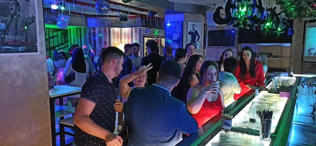 Aura copas linares pub