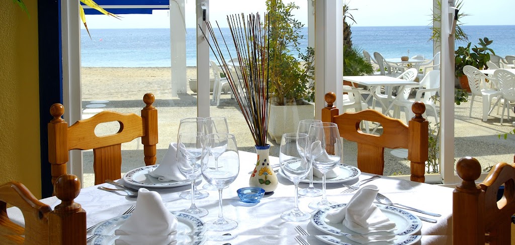 Restaurante La Palmera Agua Amarga | A pie de playa