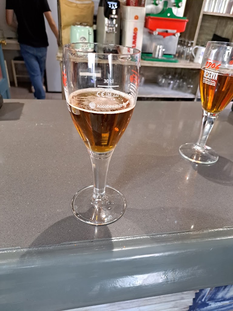 Cafeteria Bar Krone — Comida y bebida