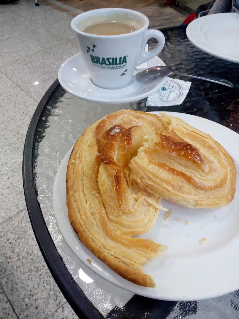 La Junquera Cafetaria Panadaria — Cruasan