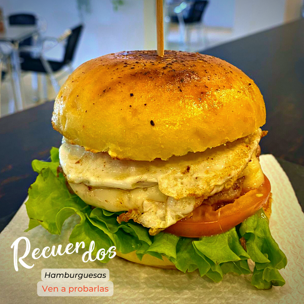 Cafeteria Restaurante Recuerdos — Comida y bebida