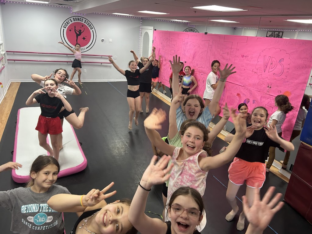  Vicki's Dance Studio / Kreative Kids