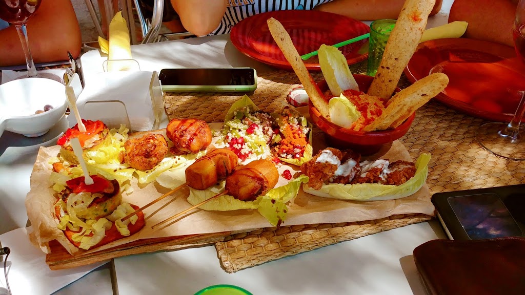 Maruja Limon Bar — Comida y bebida