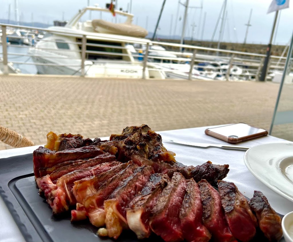 Taberna del Nautico Sanxenxo — Comida y bebida