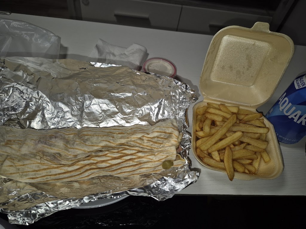 King's Doner Dalmau — Comida y bebida
