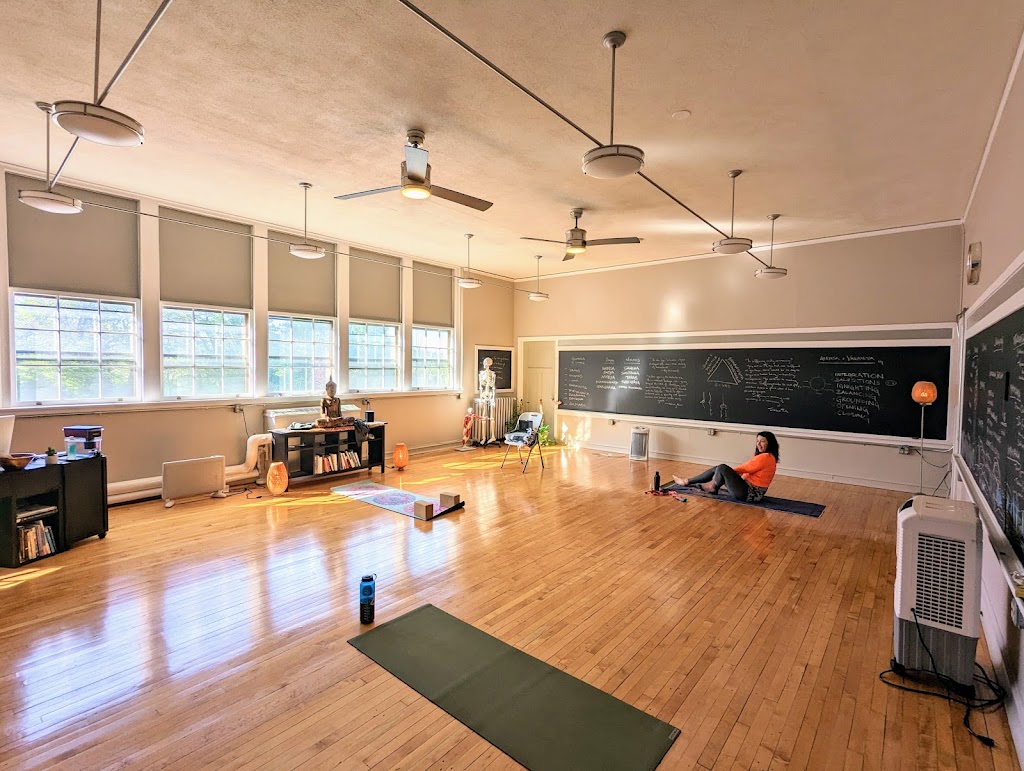 Yoga of the Valley - Yoga San Kalpa Teaching School in Florence