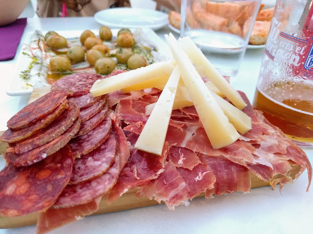 Placa del Cava — Comida y bebida