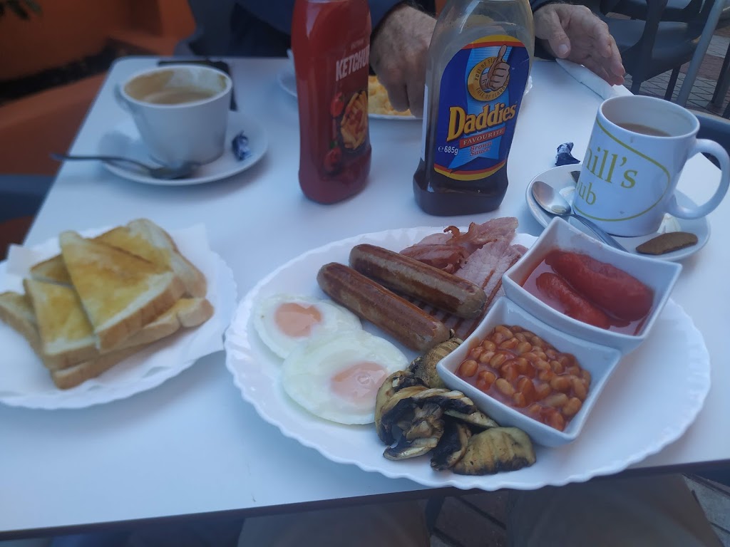 Churchill's fun pub — Comida y bebida