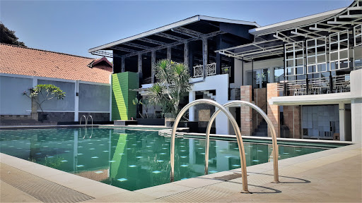 kolam renang lambao kudus vibe hotel