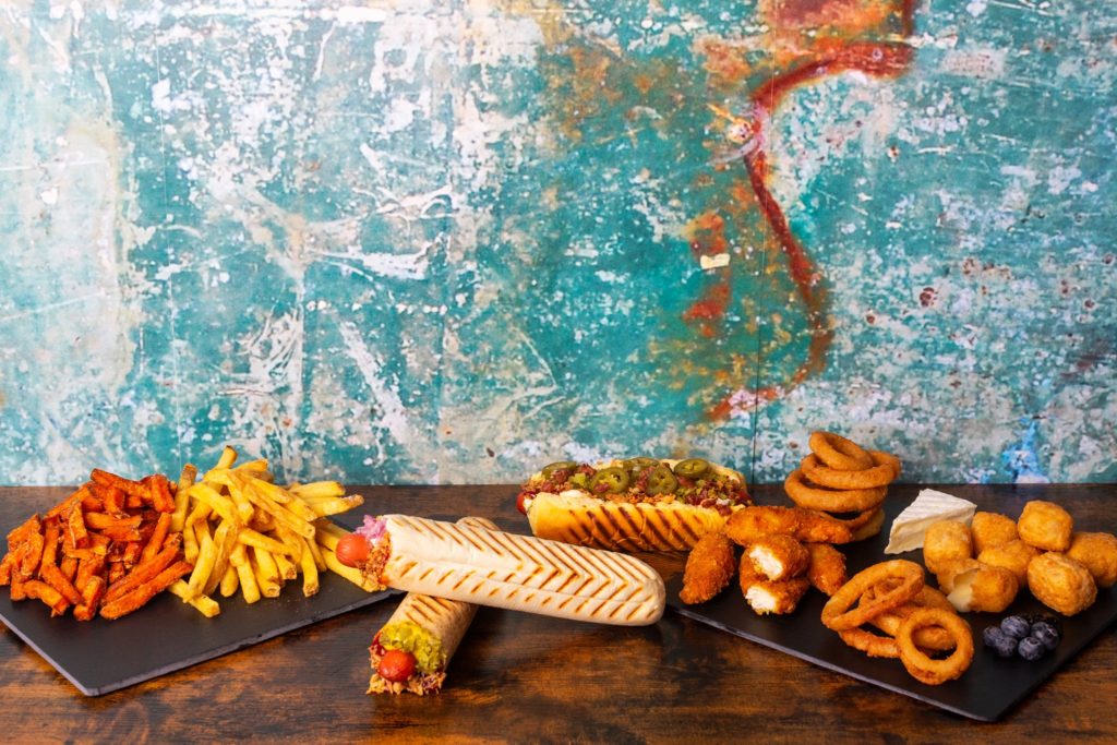 Tekkel Hot Dog — Comida y bebida