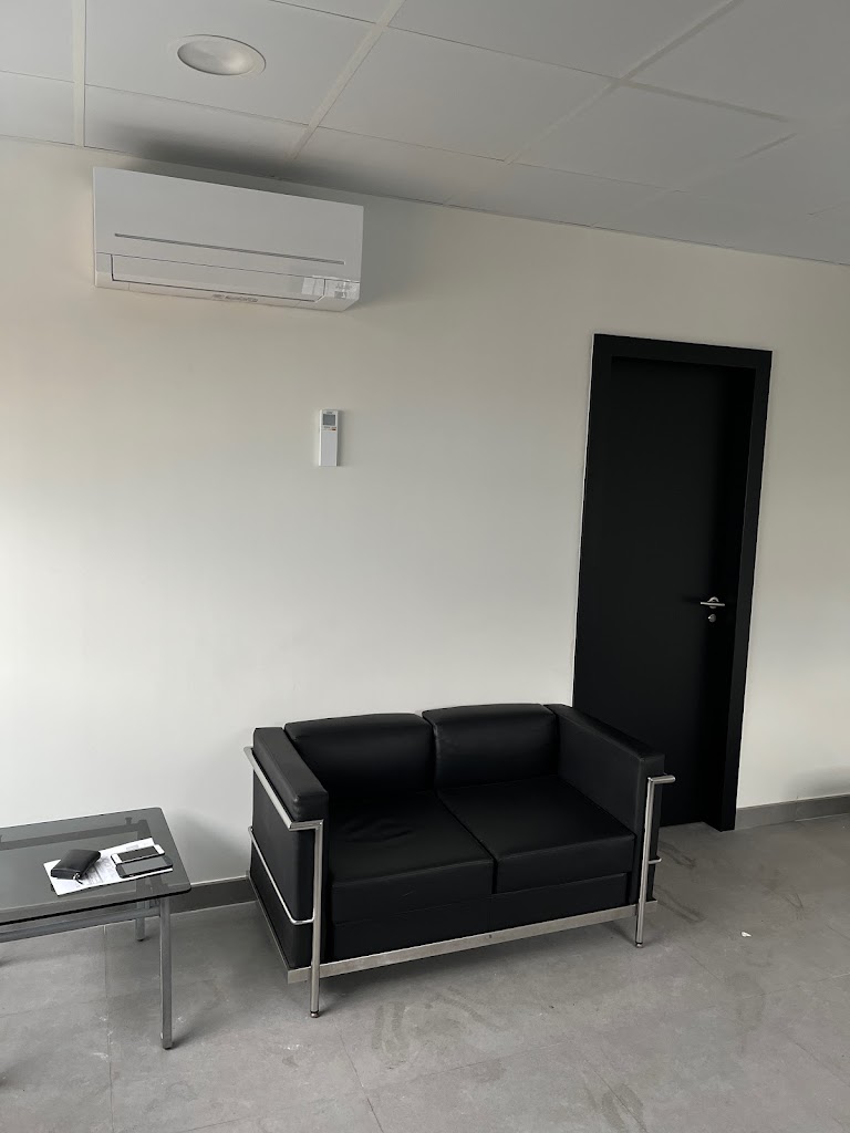Mercedes-Benz y Fuso Comercial Dimovil - Almeria — Interior