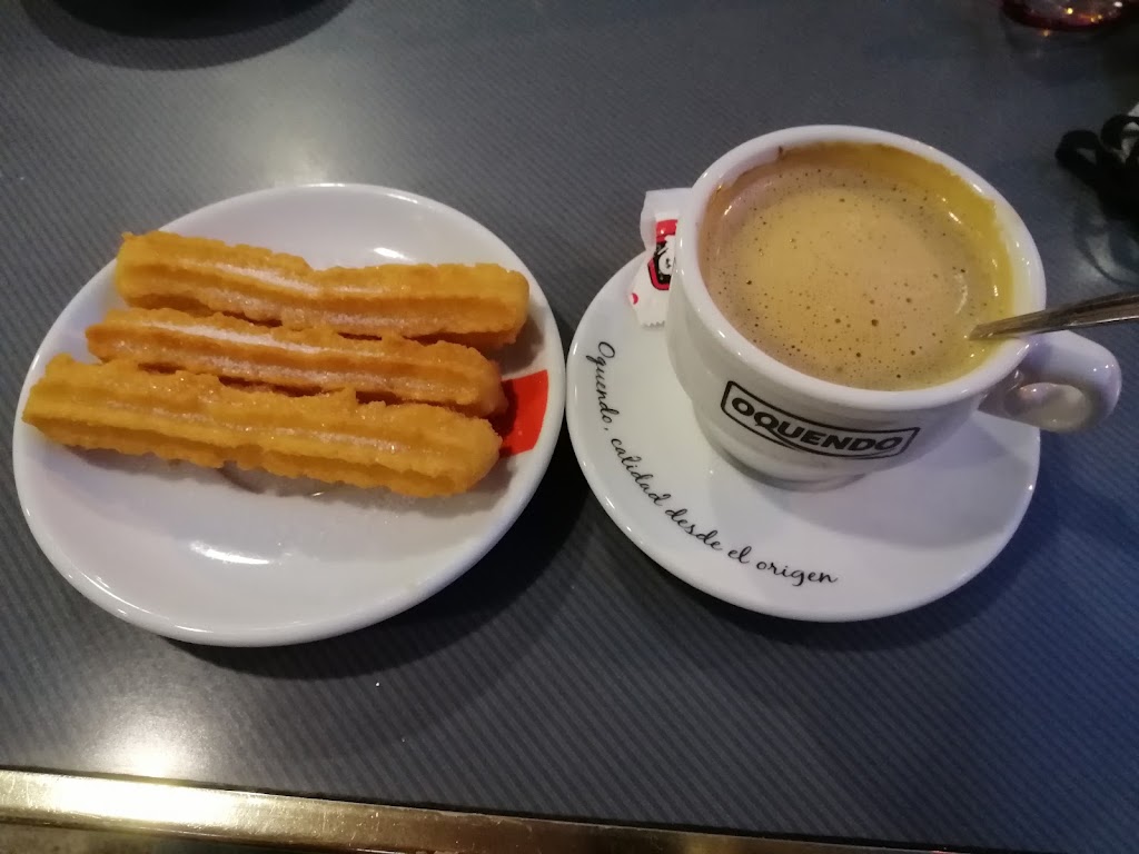 Cafe-Bar Flor De Oro — Comida y bebida
