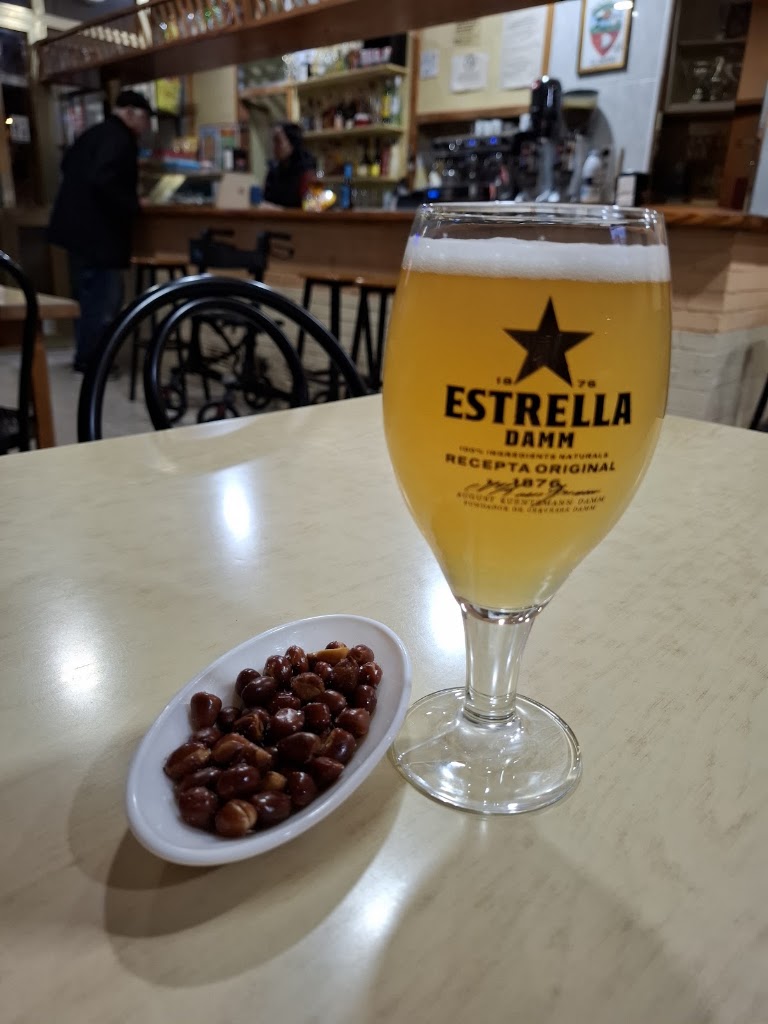 Bar Moderno — Comida y bebida