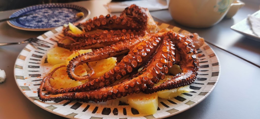 Los Amigos Bar Bodega — Comida y bebida