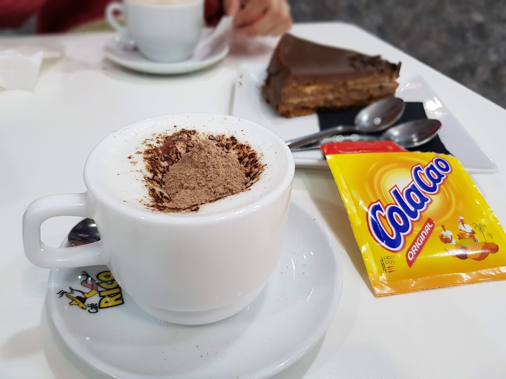 Berlin Pasteleria — Comida y bebida