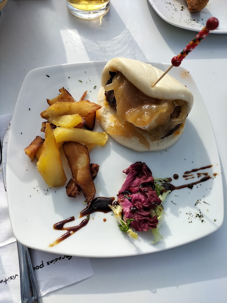 Bar Restaurante El Pilero Casa Luis — Comida y bebida