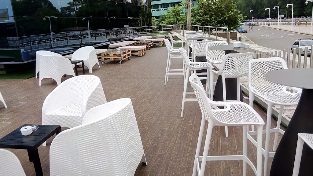 The Roof Terrace - 37th Gastro Pub by abba Playa de Gijon — Ambiente