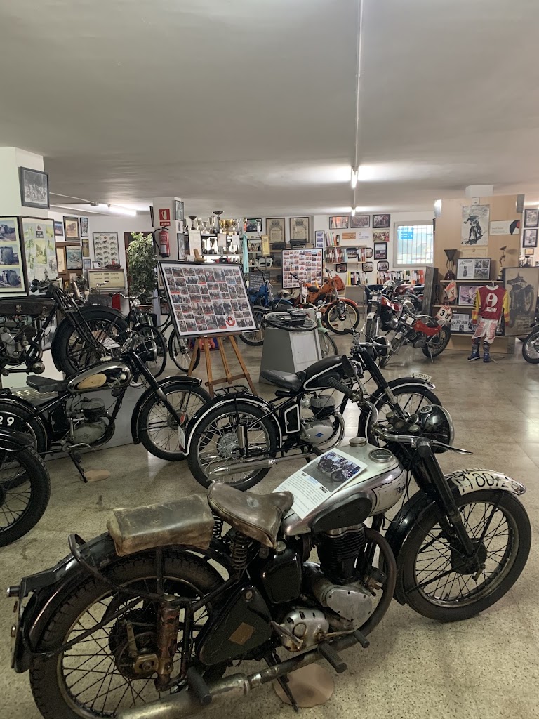 Maquina Motors: Motos de Ocasion - KTM - Kawasaki - Suzuki - Triumph - CF Moto - Motos electricas Ecooter - Compramos tu moto — Todas