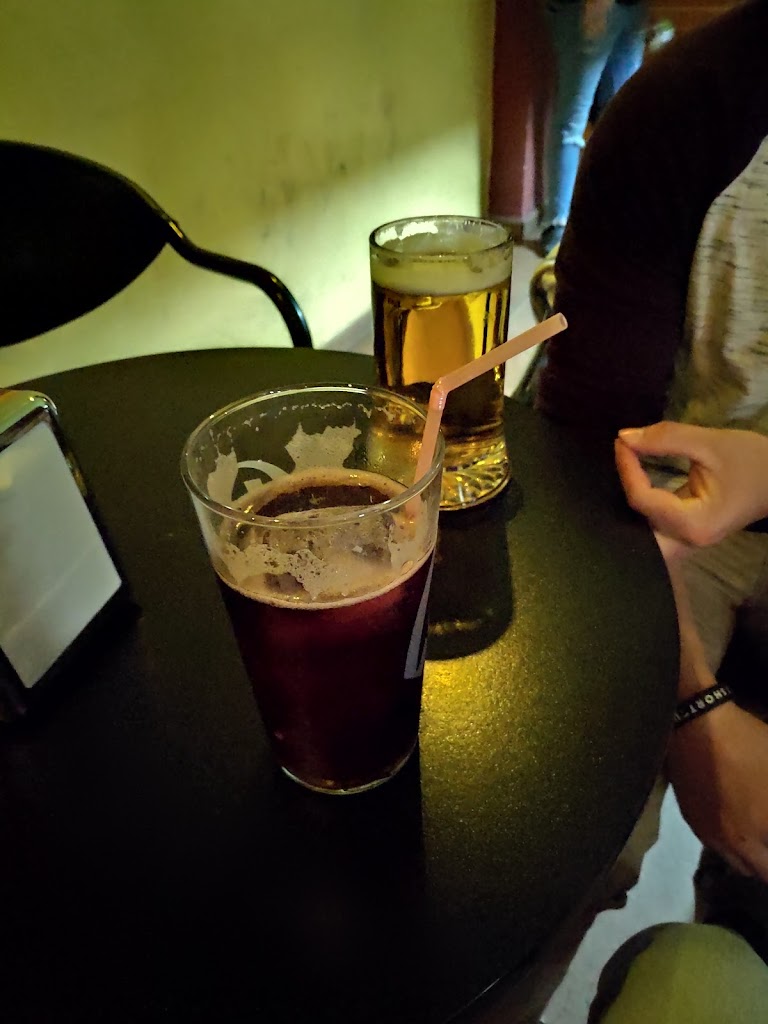 Bar Cheyenne — Comida y bebida
