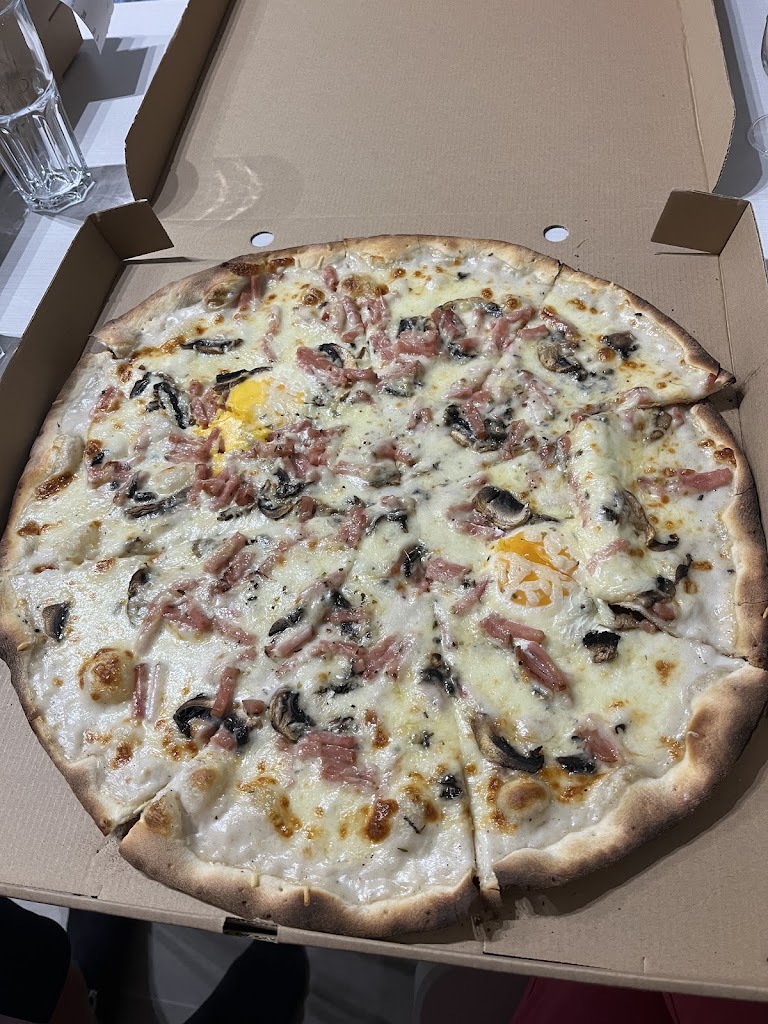 La Pizzeta — Comida y bebida