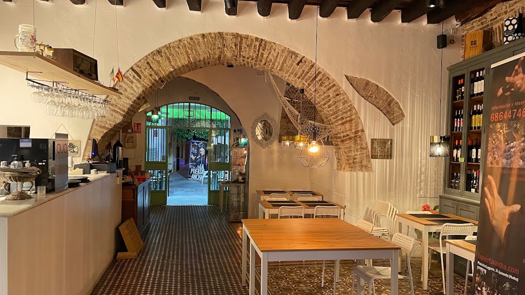 La Puerta Ancha Tapas — Ambiente