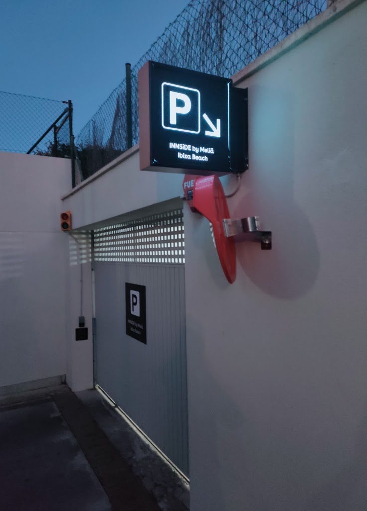 Garaje Hotel INNSiDE Ibiza Beach — Signo
