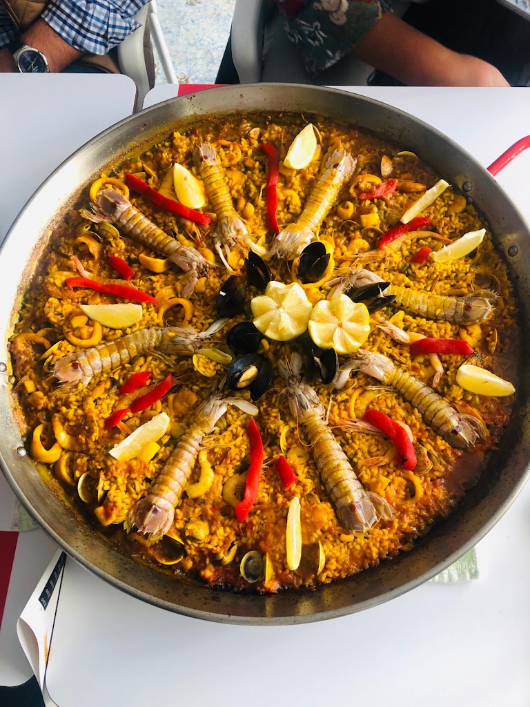 Cafe-Bar Saint Louis — Comida y bebida