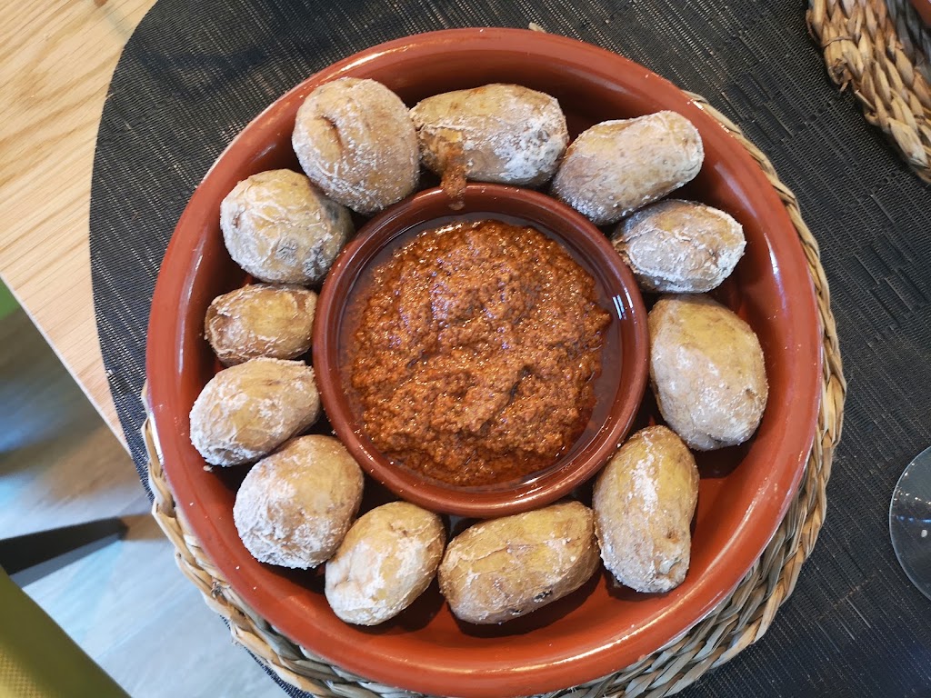 VAKUM Restaurante - Carnes a la piedra — Comida y bebida