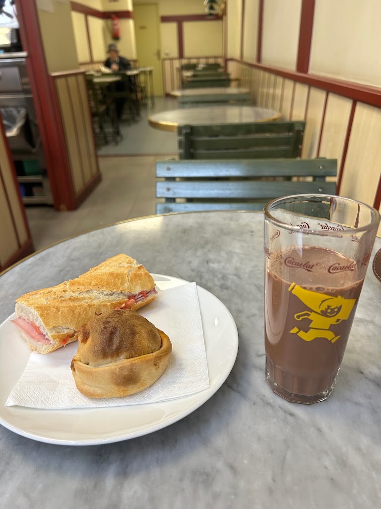 CALIU - No es nomes cafe — Comida y bebida
