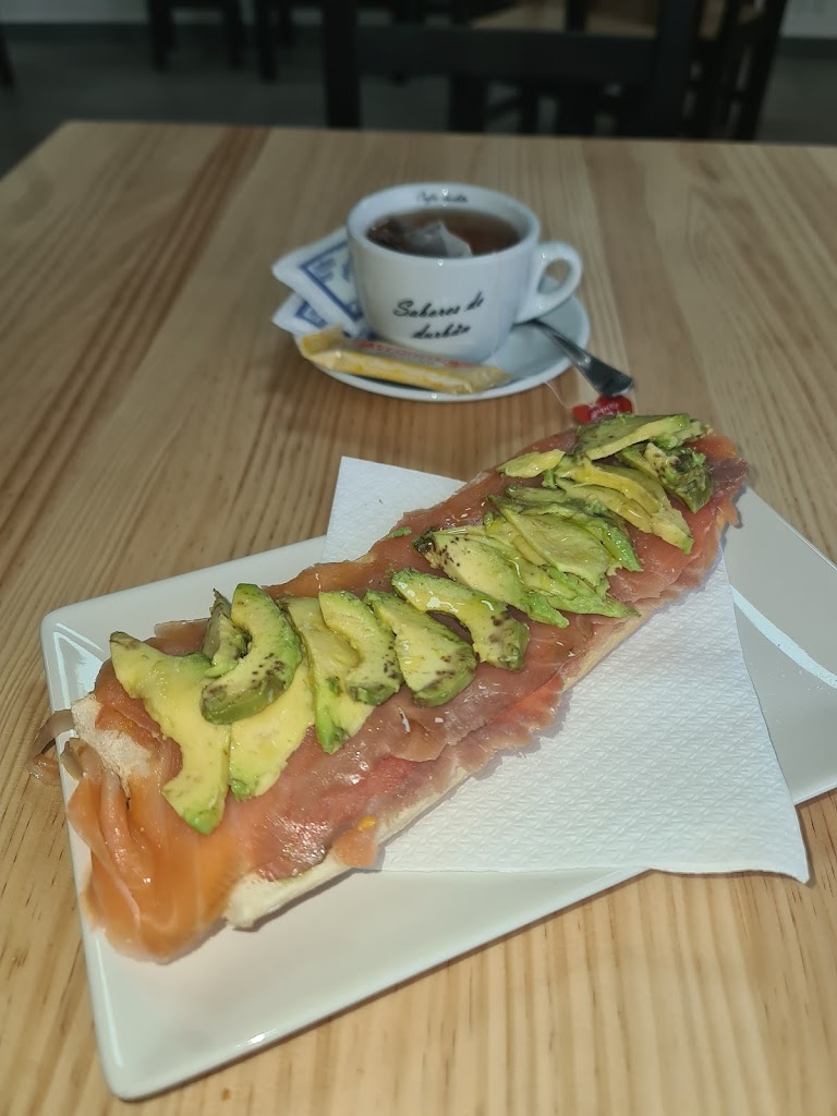 Mia Coffee Cafeteria — Cafe