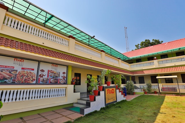 Oyo 23362 Saanvi Resort