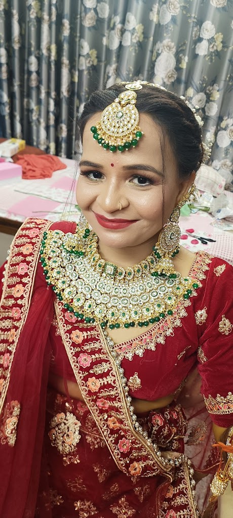 Lifestyle Unisex Salon And Beauty Studio