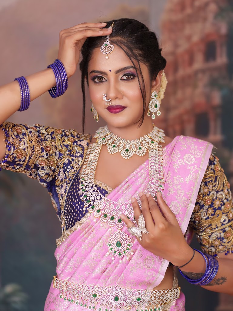 Avs Beauty Parlour And Makeover Studio