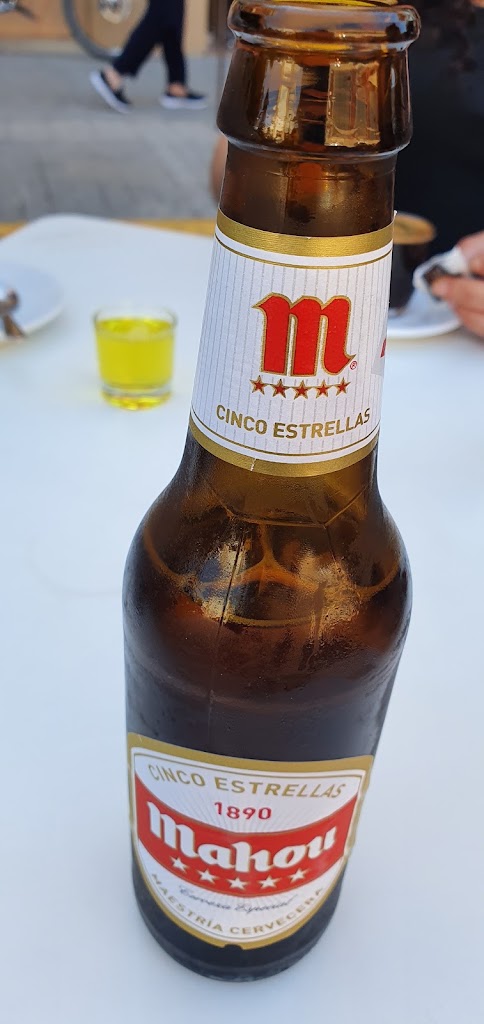 Bar Arcas — Comida y bebida