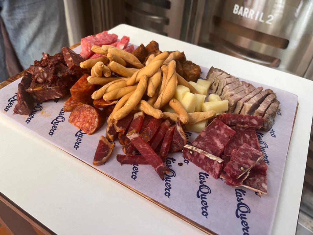 tasQuero Tomares — Comida y bebida