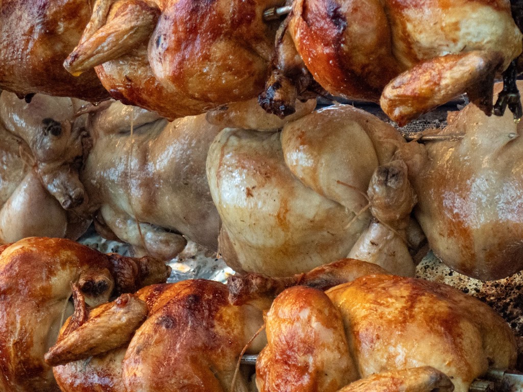 Polleria Los Murcianos — Comida y bebida