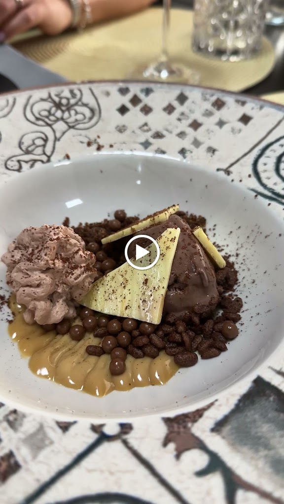 Clandesti Restaurante — Comida y bebida