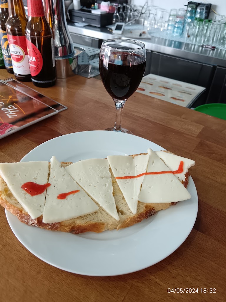 Bar Restaurant Hong Hu — Comida y bebida