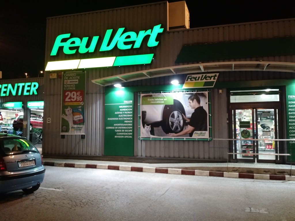 Feu Vert — Exterior