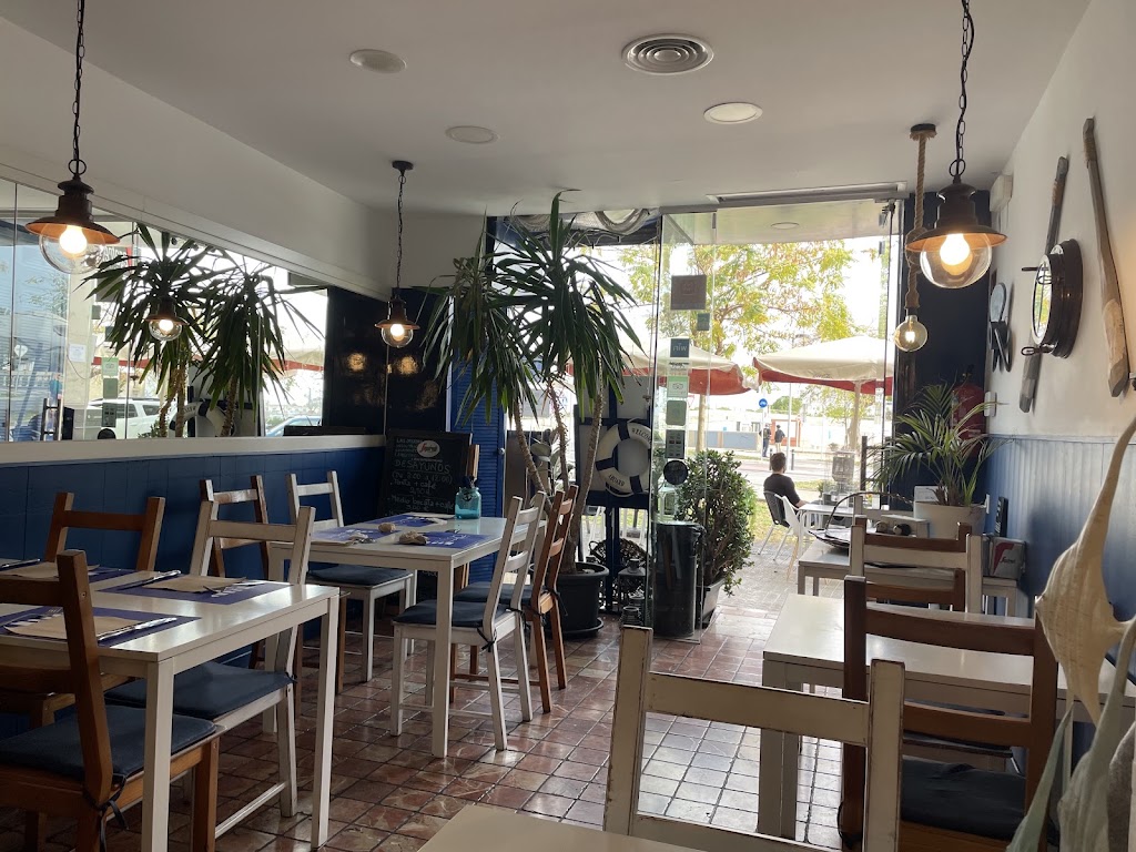 El Faro Cafe — Ambiente