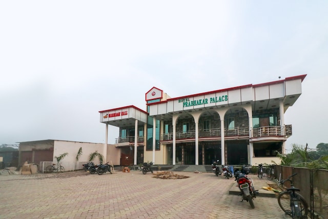 Oyo 47557 Prabhakar Palace
