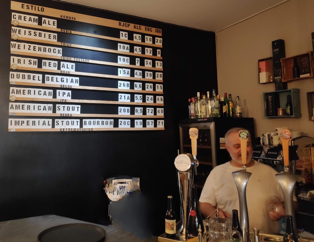 Cervezas Artesanas La Primera "Taproom/Bar" — Ambiente