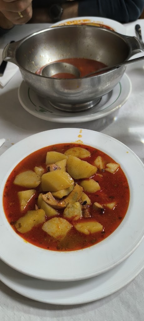 Avenida Restaurante — Comida y bebida