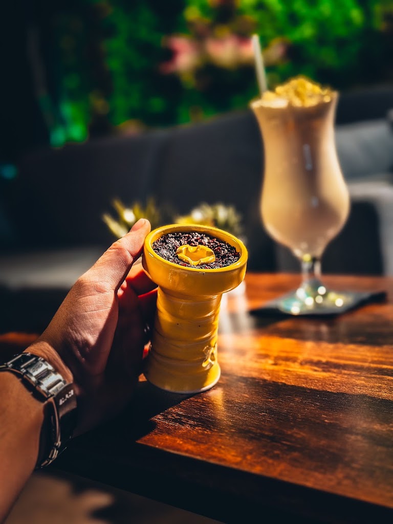 Casti's Shisha Lounge — Comida y bebida