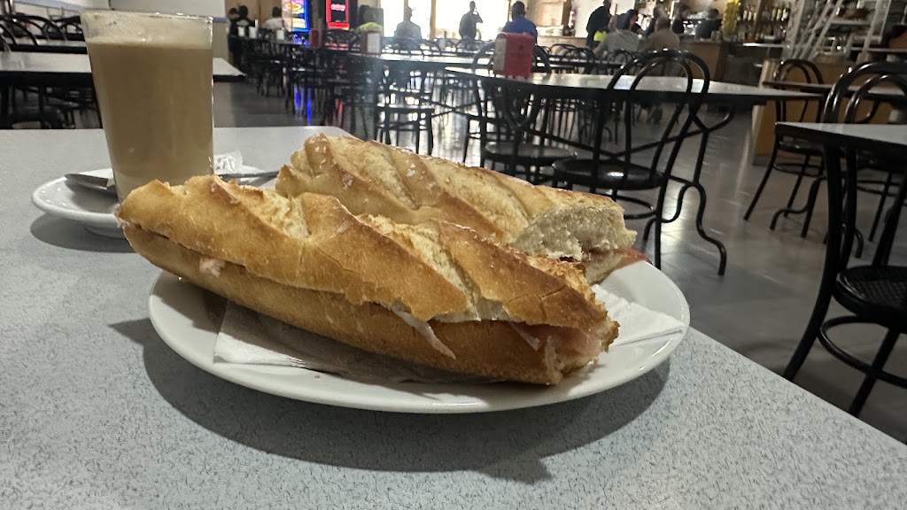 Bar Restaurante el Poligono — Comida y bebida