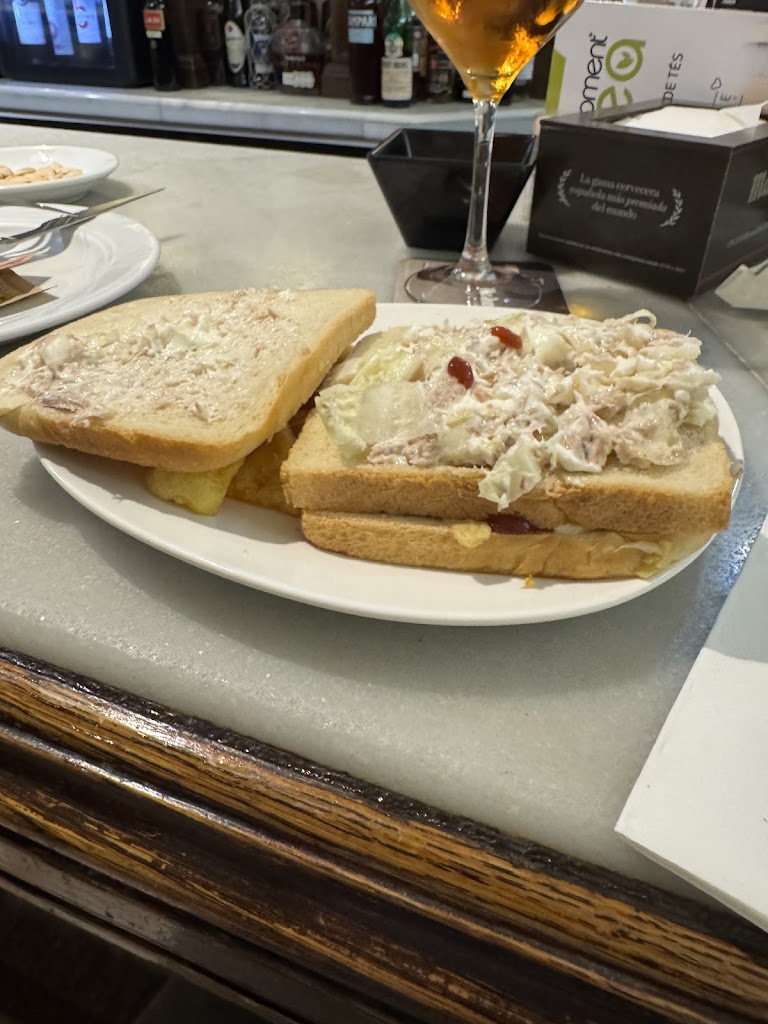Taberna el acento — Comida y bebida