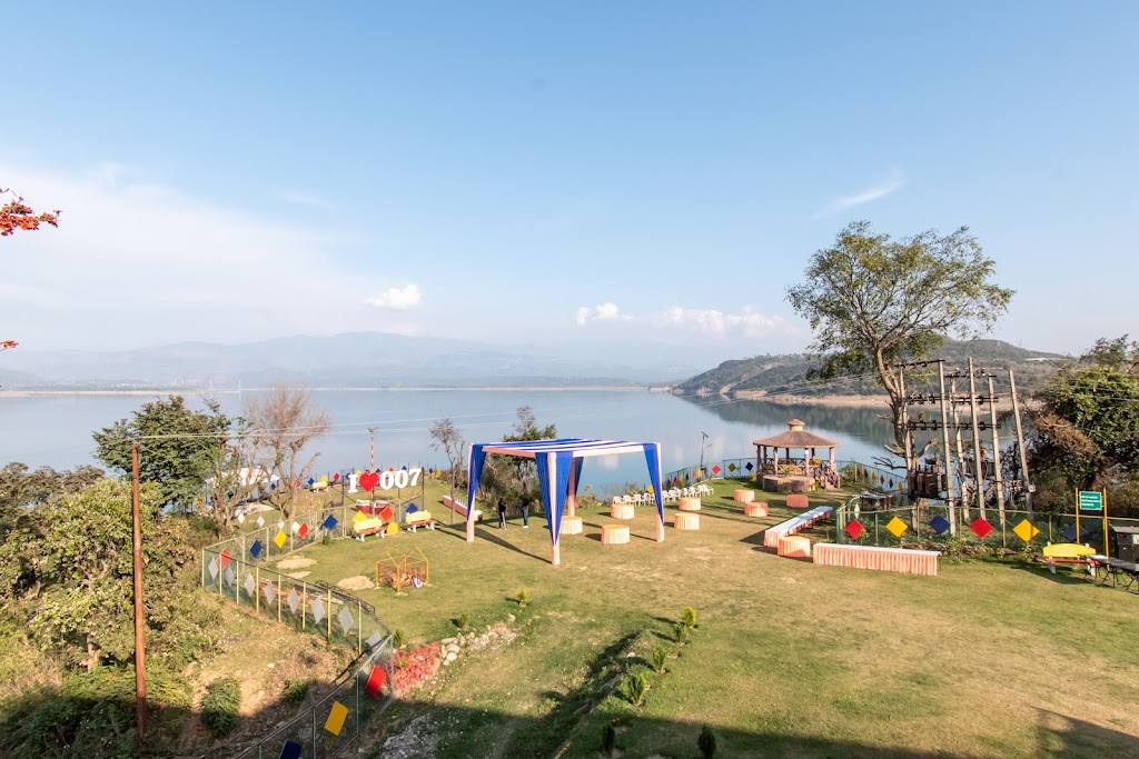 007 Lake View Resort