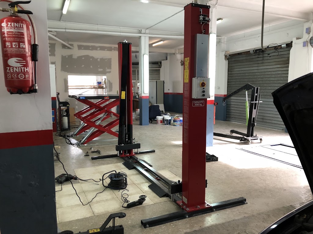 Taller klinauto — Interior