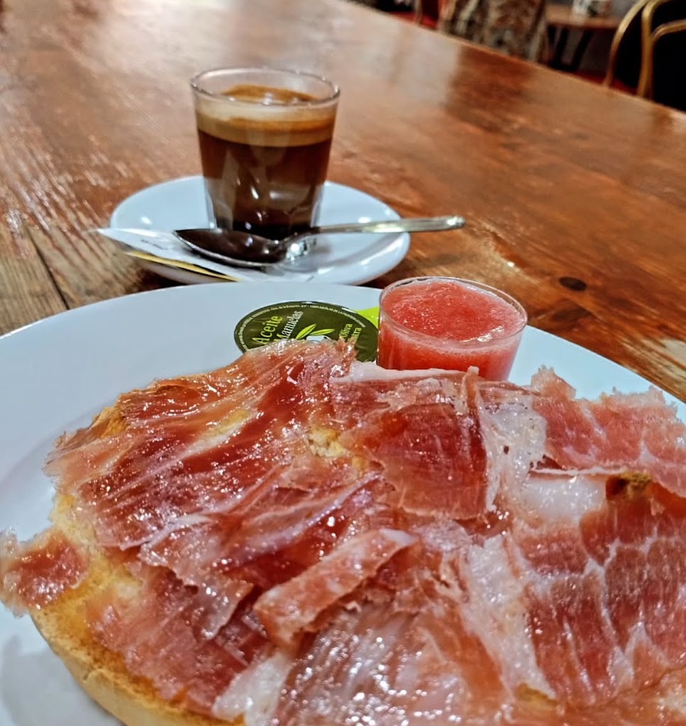 Cafe Bar Le Creme — Comida y bebida