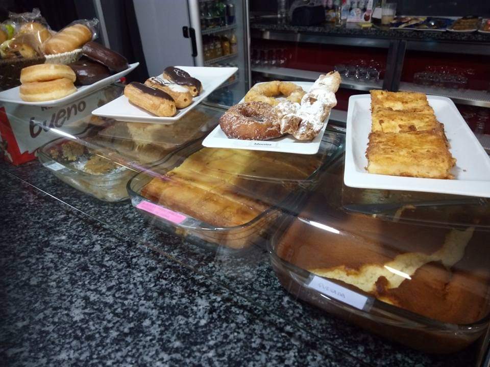 Cafeteria Simply — Comida y bebida